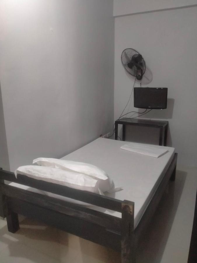 V.F. Riton Apartelle Laoag Ngoại thất bức ảnh