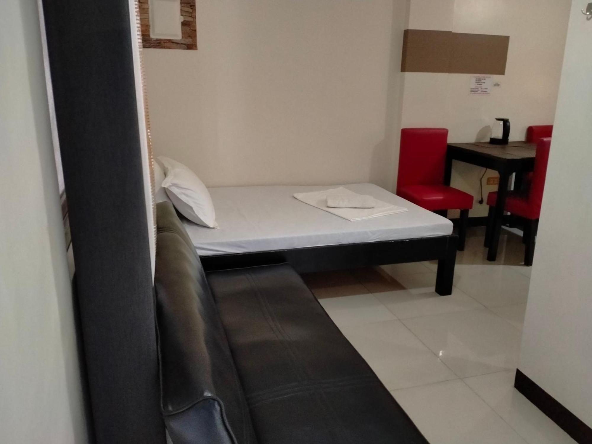 V.F. Riton Apartelle Apartment Laoag Ngoại thất bức ảnh