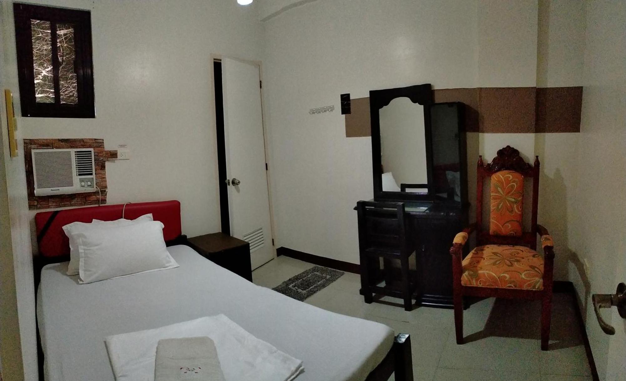 V.F. Riton Apartelle Apartment Laoag Ngoại thất bức ảnh